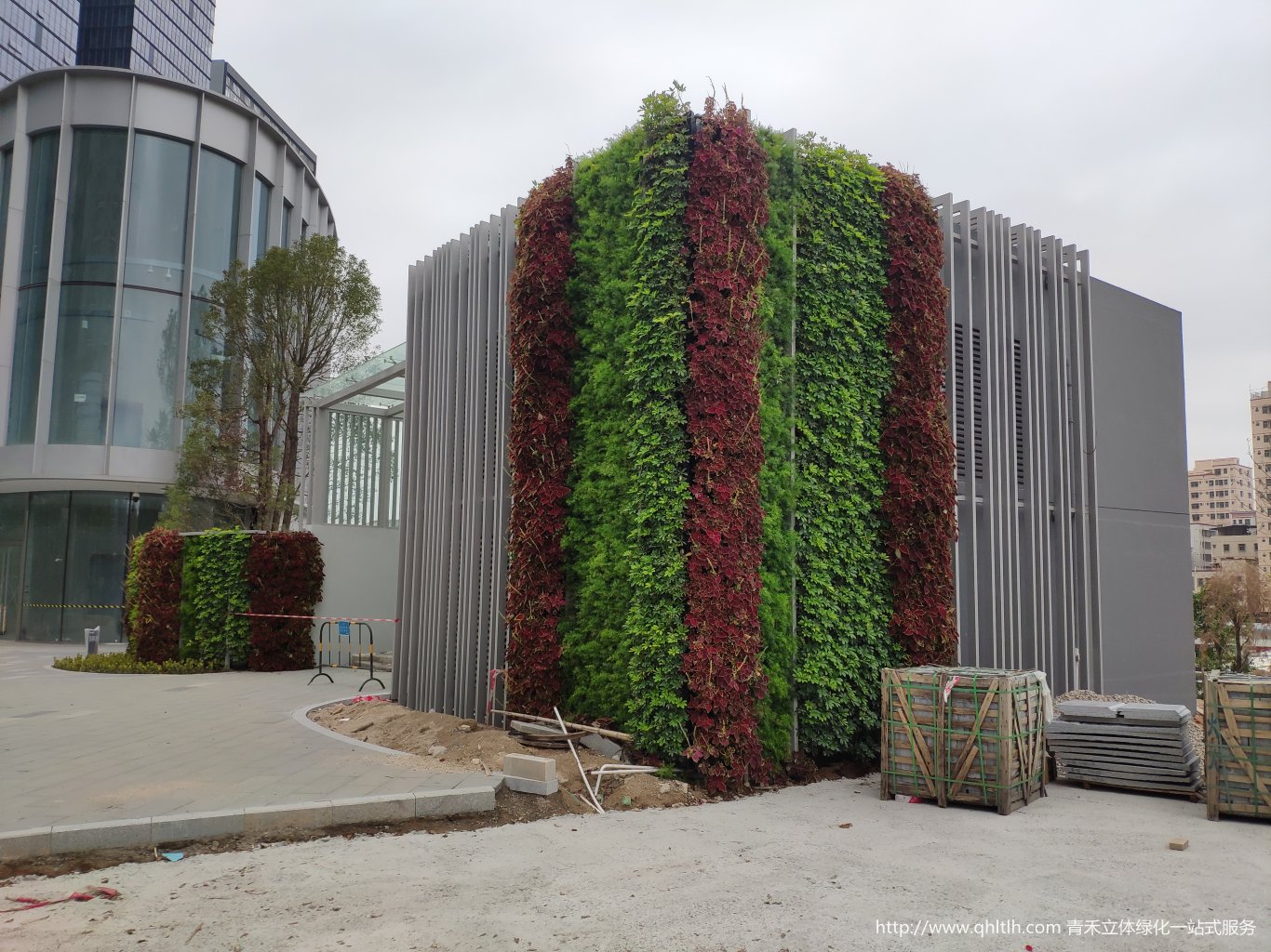 天安云谷设备房垂直绿化植物墙围墙