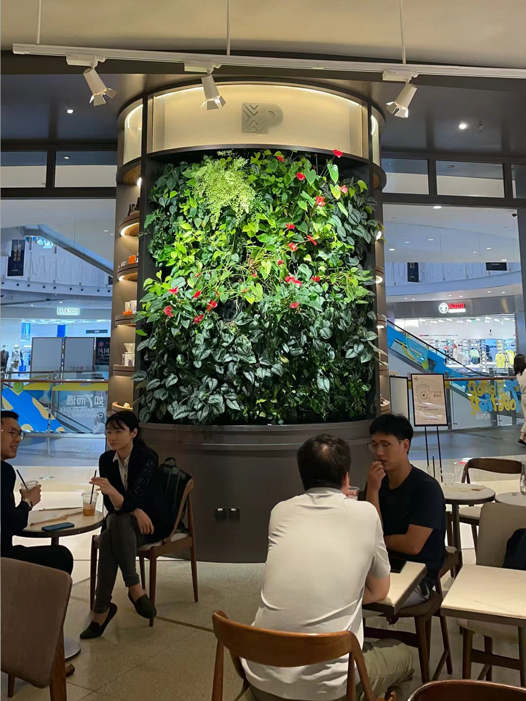 室内几种不同风格植物墙立柱