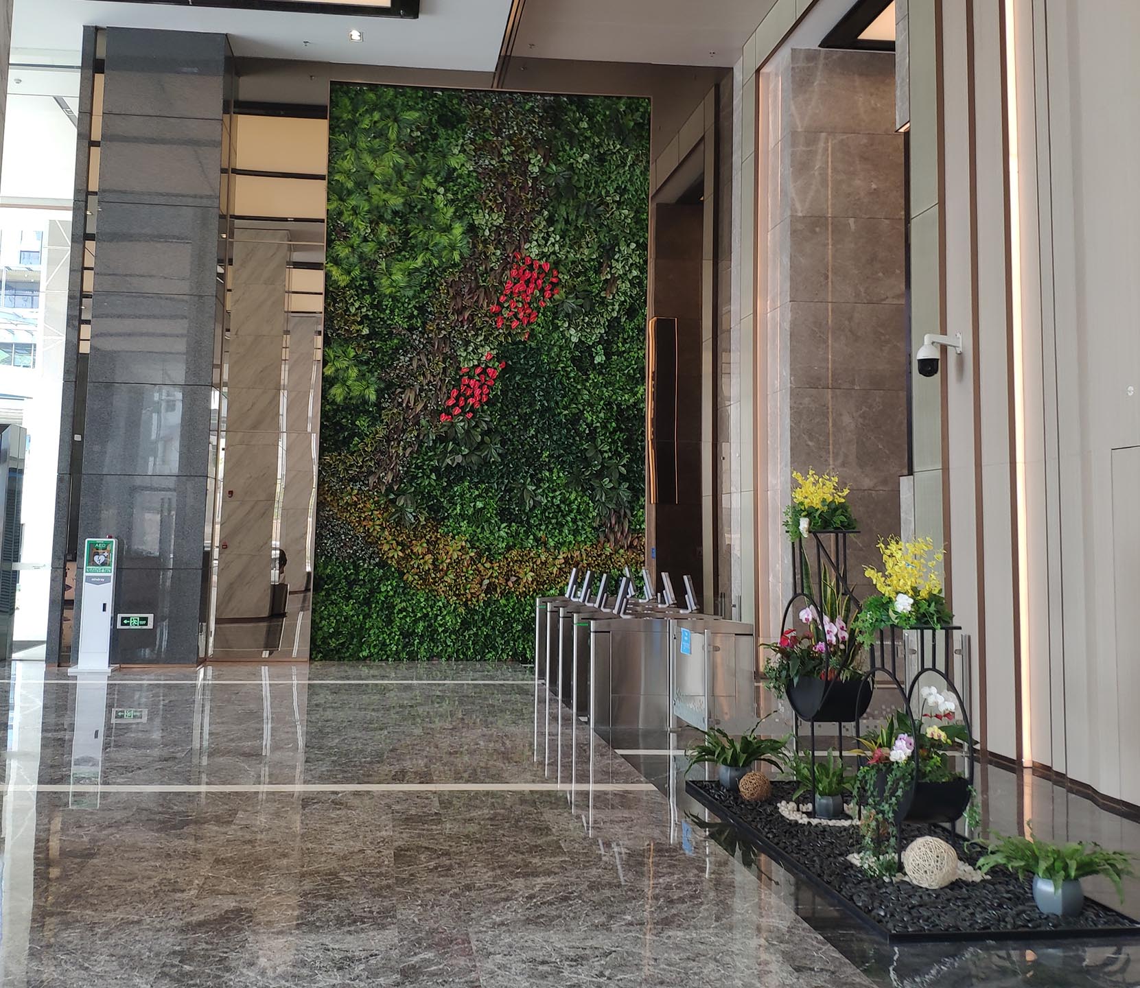 深圳天安云谷大堂仿真植物墙