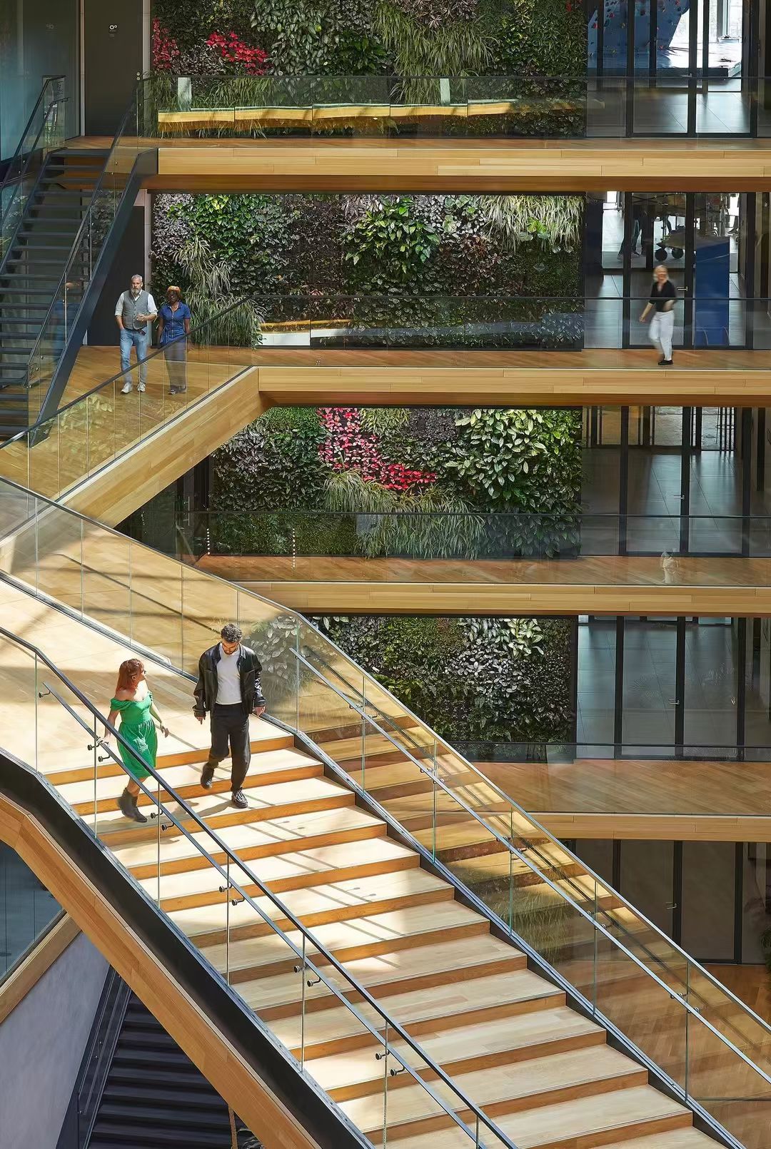 办公楼大堂楼梯走廊垂直绿化植物墙